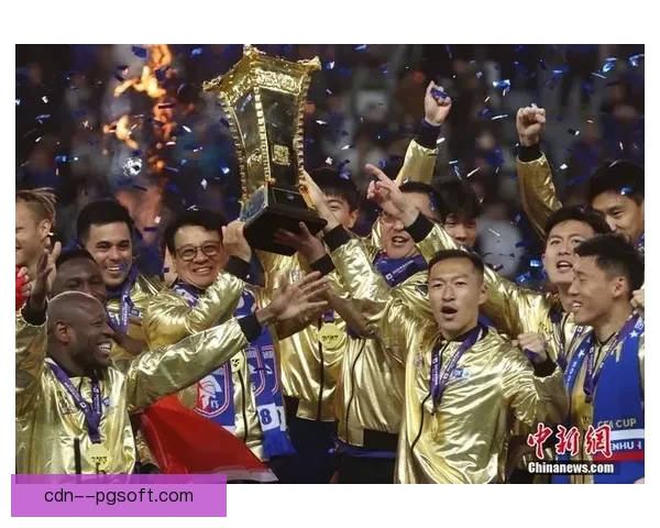 上海申花勇夺2024赛季足协杯冠军创造历史辉煌瞬间